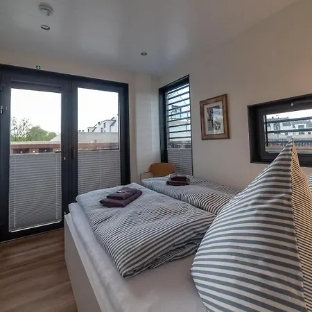 Floatinghouse Lp1